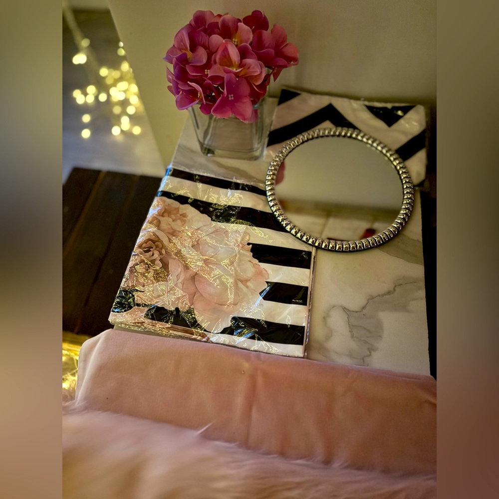 👛Deco women’s room or esthetic business 💅🏽